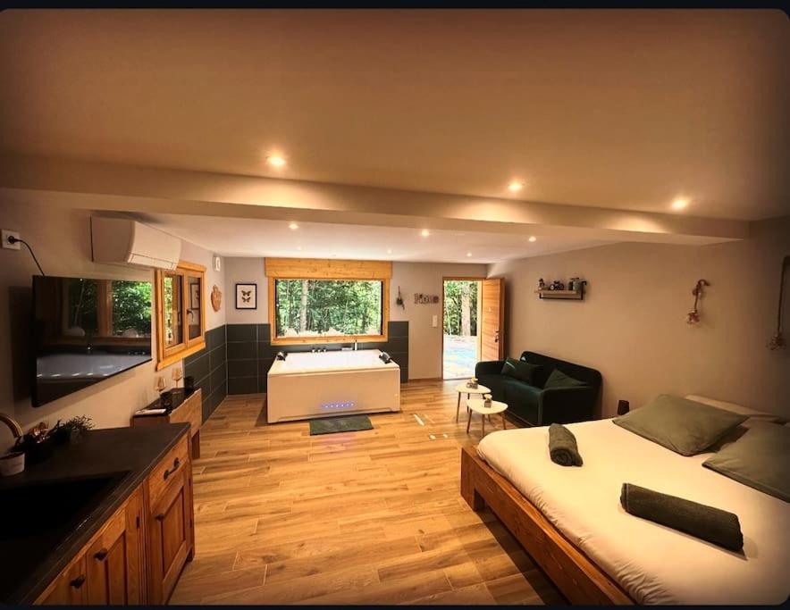 Jacuzzi En Foret L'Esperou Exterior photo
